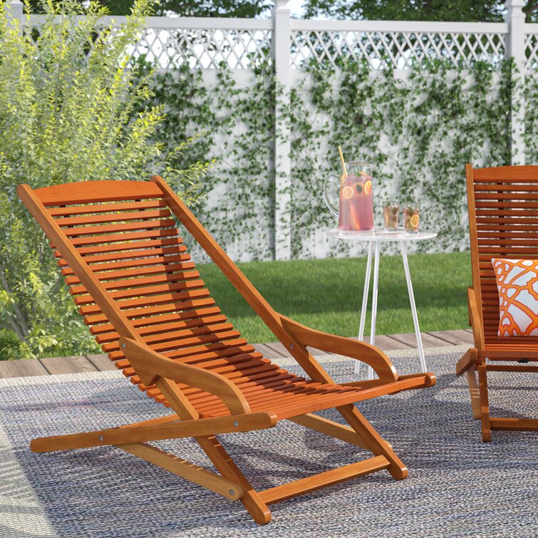 Beach chair on sale wooden arms